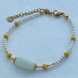 Fresh water pearl bracelet with jade